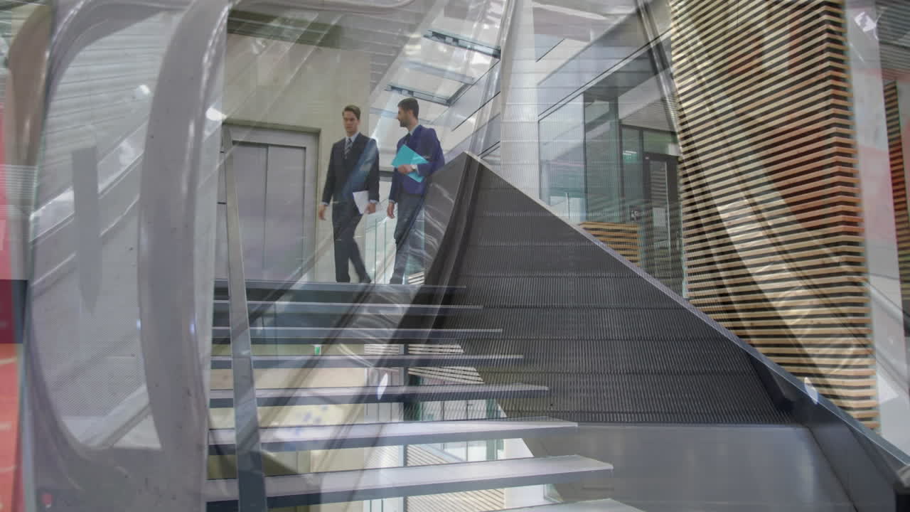 animazione di scale mobili su persone d'affari che parlano in un ufficio moderno