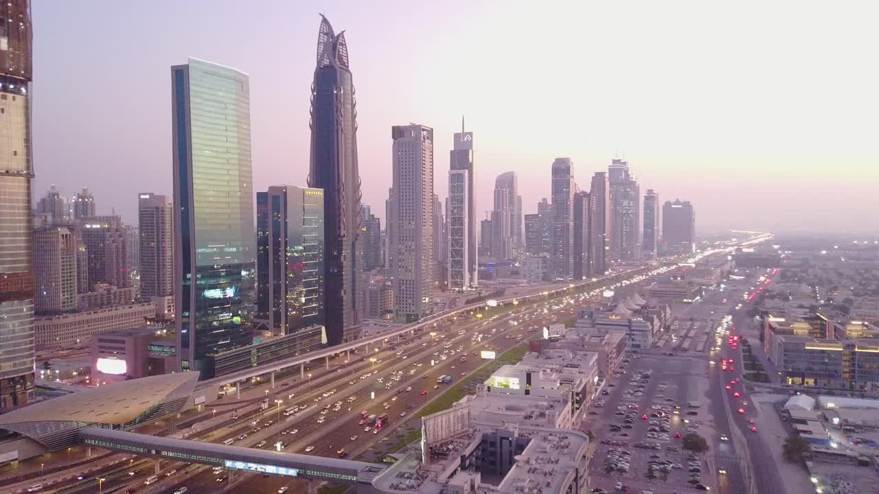 El horizonte de Dubái al atardecer