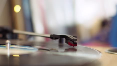 record player starts playing when tonearm lowered by hand