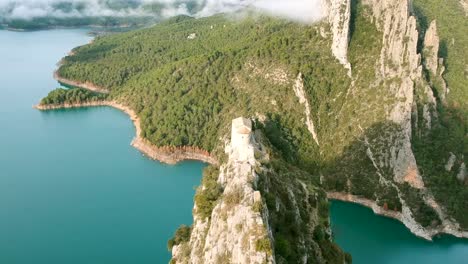 drone view del pico blanco de la catatonia españa