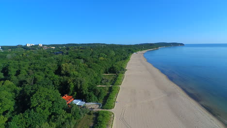 bonito tramo de playa cerca de sopot, polonia.