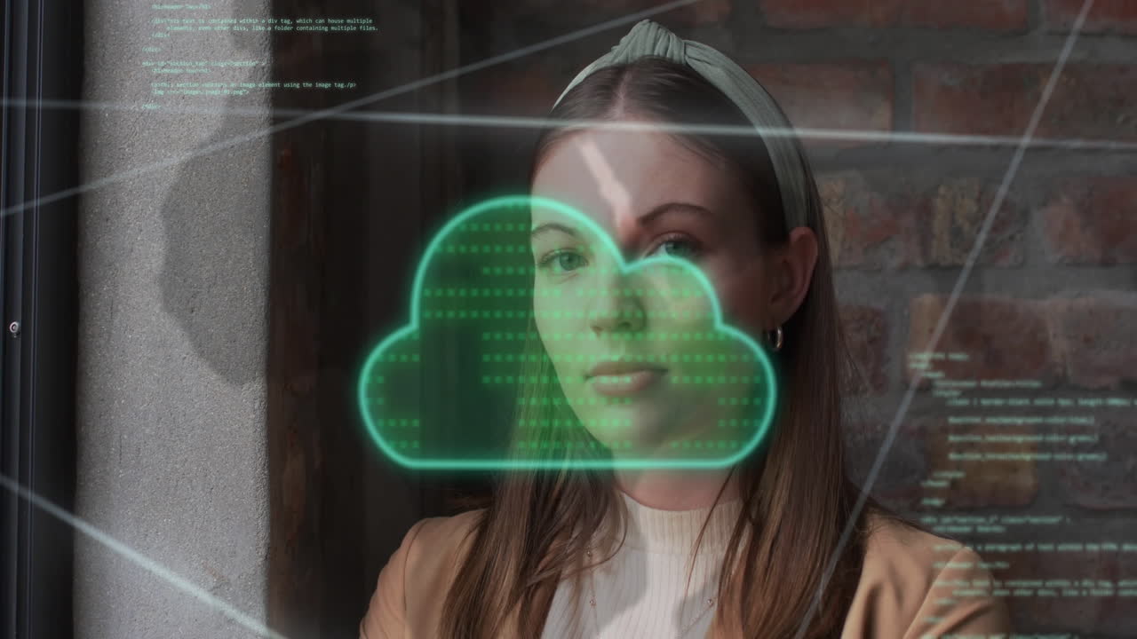 animación de nube y procesamiento de datos sobre mujer de negocios caucásica en la oficina