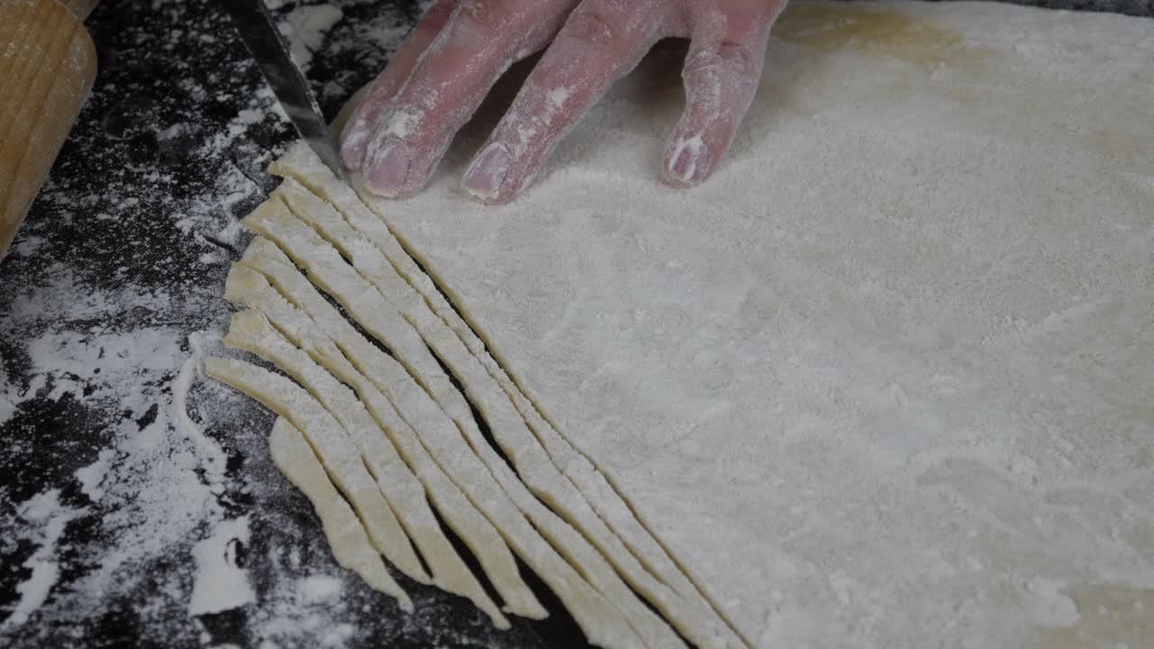 cortamos la pasta de la masa.