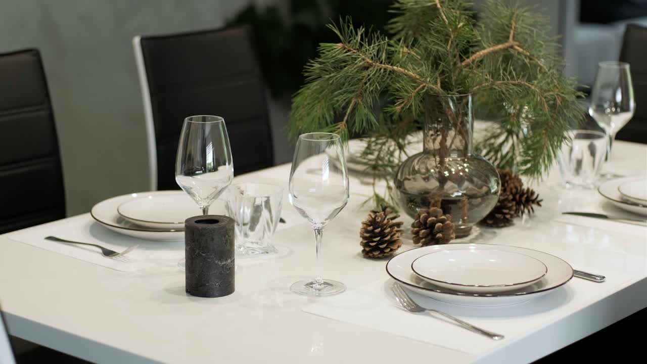 interior de cocina elegante con mesa y sillas para comer