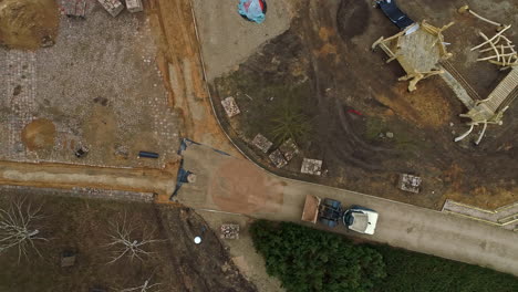 senderos del parque en construcción, vista aérea de arriba hacia abajo