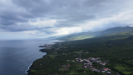 Vista-Aérea-De-La-Increíble-Isla-Pico-En-Azores,-Portugal