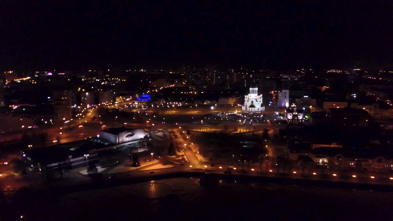 vista aérea nocturna de una ciudad