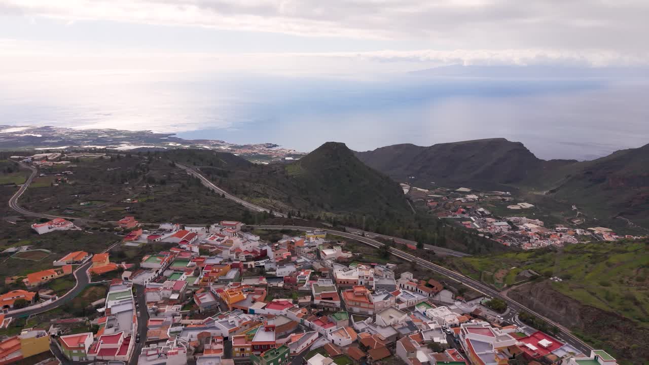Villaggio arguayan a Tenerife con paesaggio vulcanico suggestivo e atmosfera tranquilla