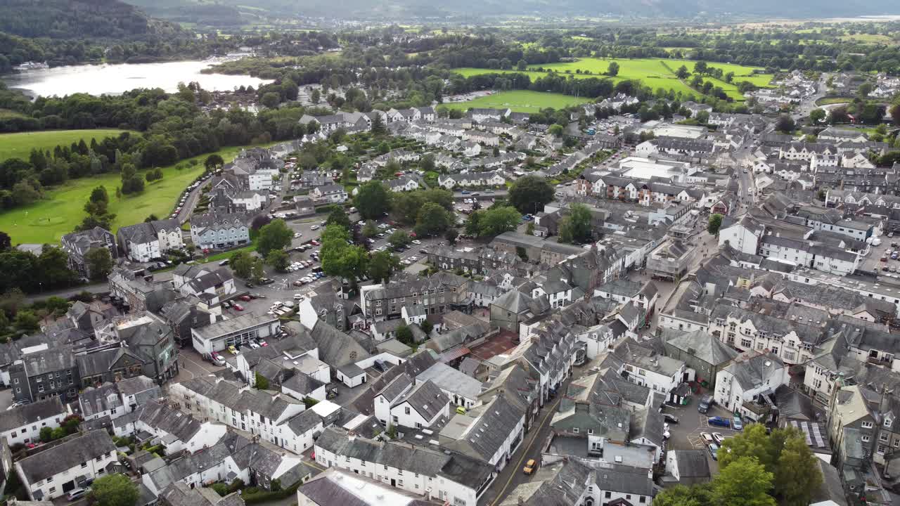 keswick town lake district cumbria reino unido imágenes aéreas 4k verano 2021