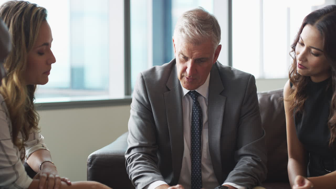 함께 우리는 산을 옮길 수 있습니다.