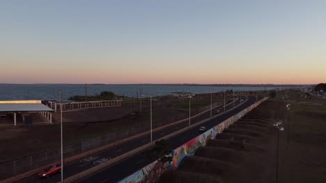 estación fronteriza de argentina y paraguay junto al río paraná