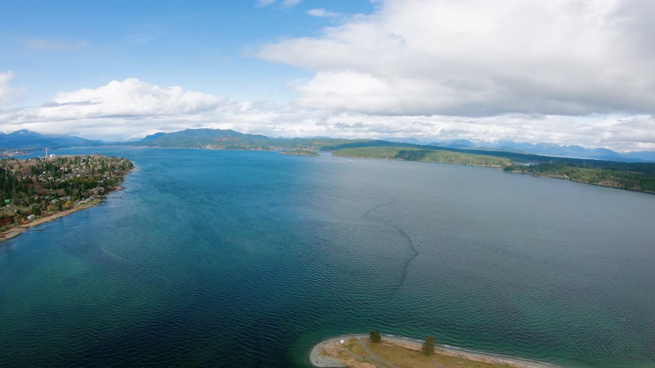 проход открытия остров ванкувер воздушный вид, летящий к побережью британской колумбии