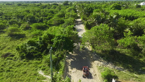 Vista-Aérea-De-La-Conducción-De-Buggies-Todoterreno-En-Macao,-Punta-Cana,-República-Dominicana