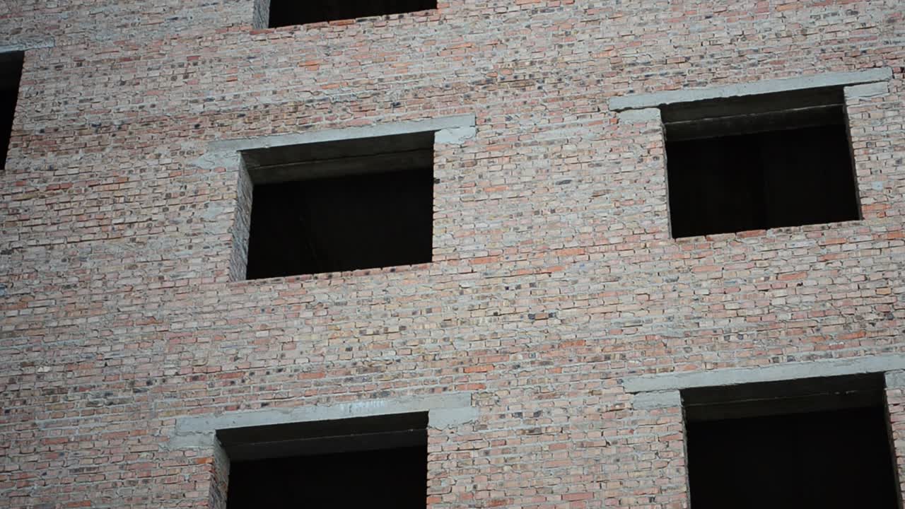 Rumah pada saat pembangunan. Bata tanpa finishing