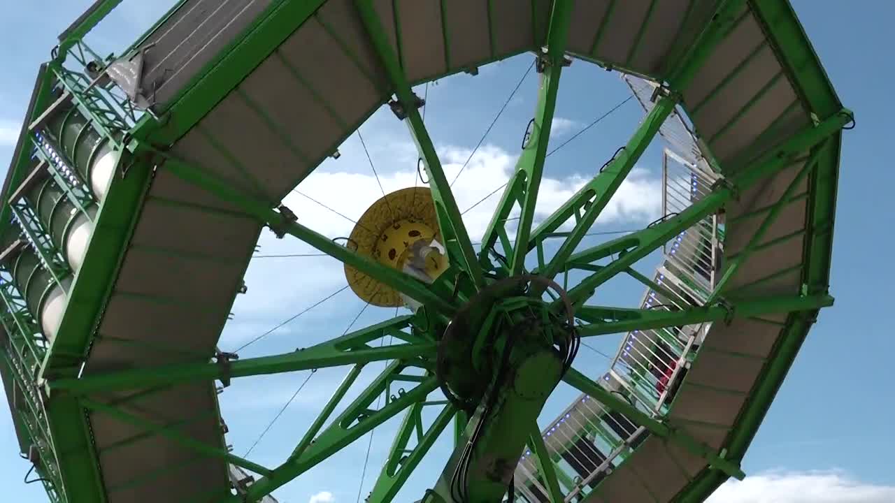 카니발 또는 페어 스피닝 라이드 와이드 샷