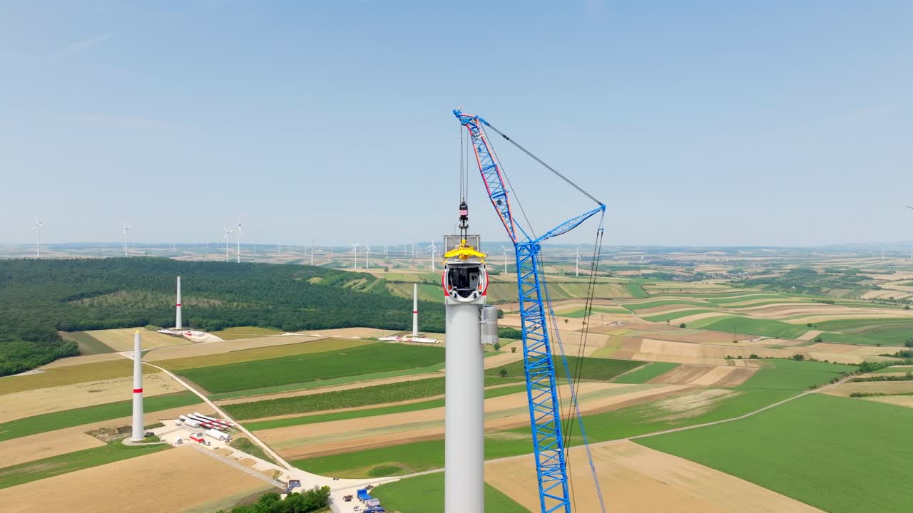 크레인과 함께 풍차 머리 건설의 드론  ⁇