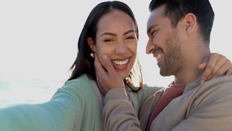 Selfie,-face-and-couple-at-beach