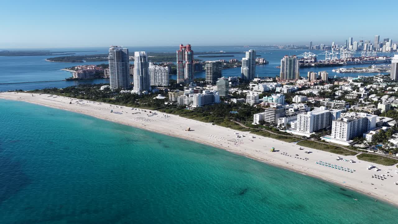 Skyline di Miami Beach a Miami Beach, in Florida, Stati Uniti. Splendido paesaggio urbano. Paesaggio sulla spiaggia. Grattacieli. Skyline di Miami Beach in Florida, Stati Uniti. Sfondo naturalistico