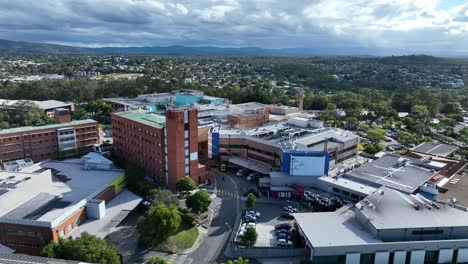 tomada aérea en órbita del hospital príncipe carlos de brisbane
