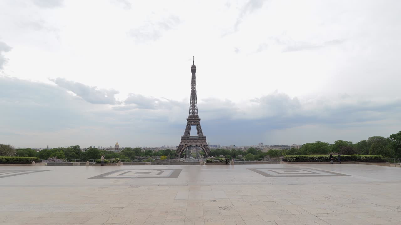 Tour Eiffel view from Trocadero place