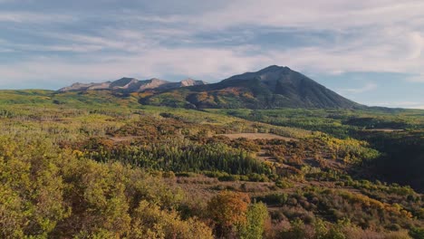 Espen-Drehen-Am-Kebler-Pass,-Colorado