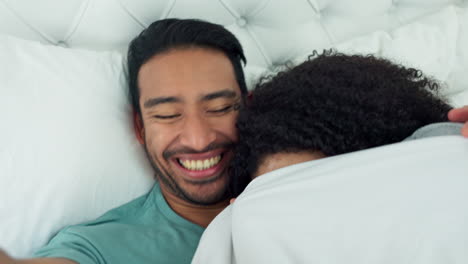Couple-selfie,-laughing-and-happy-man-waking-up