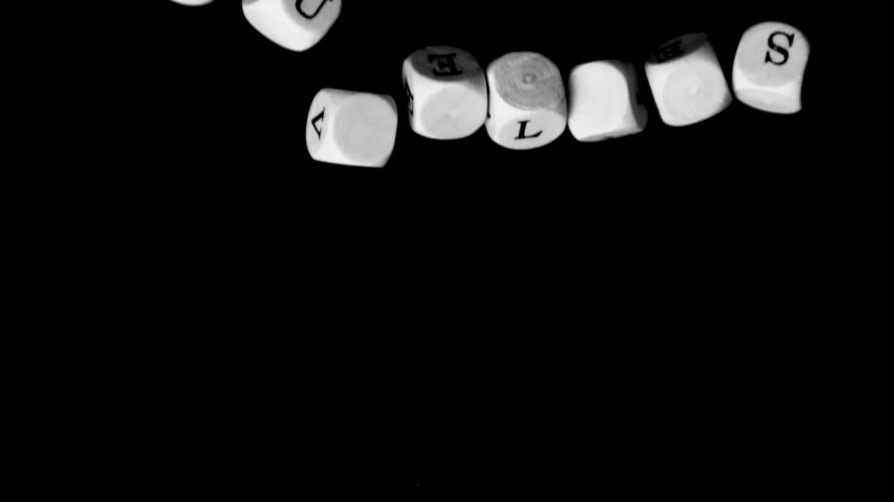 nuevos dados cayendo juntos