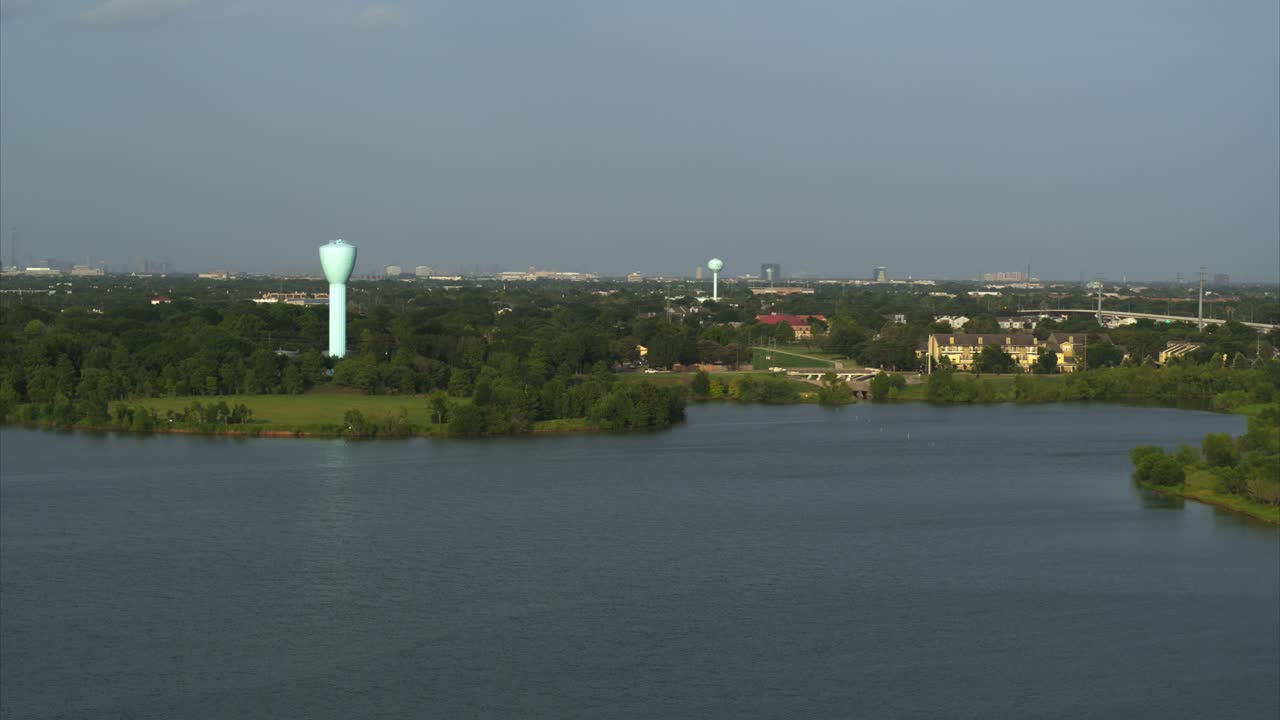 텍사스 주 웨스트 휴스턴에 있는 브레이스 베이우 (bray's bayou) 의 공중 사진