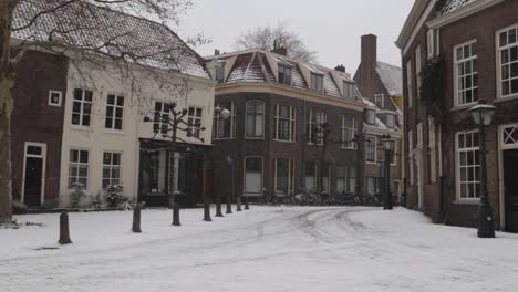 centro histórico de la ciudad en la nieve