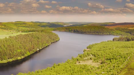 Fernweh-Langsett-Reservoir-Inseln-Yorkshire-Antenne