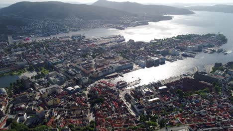 Bergen-Ist-Eine-Stadt-Und-Gemeinde-Im-Hordaland-An-Der-Westküste-Norwegens.-Bergen-Ist-Die-Zweitgrößte-Stadt-Norwegens.