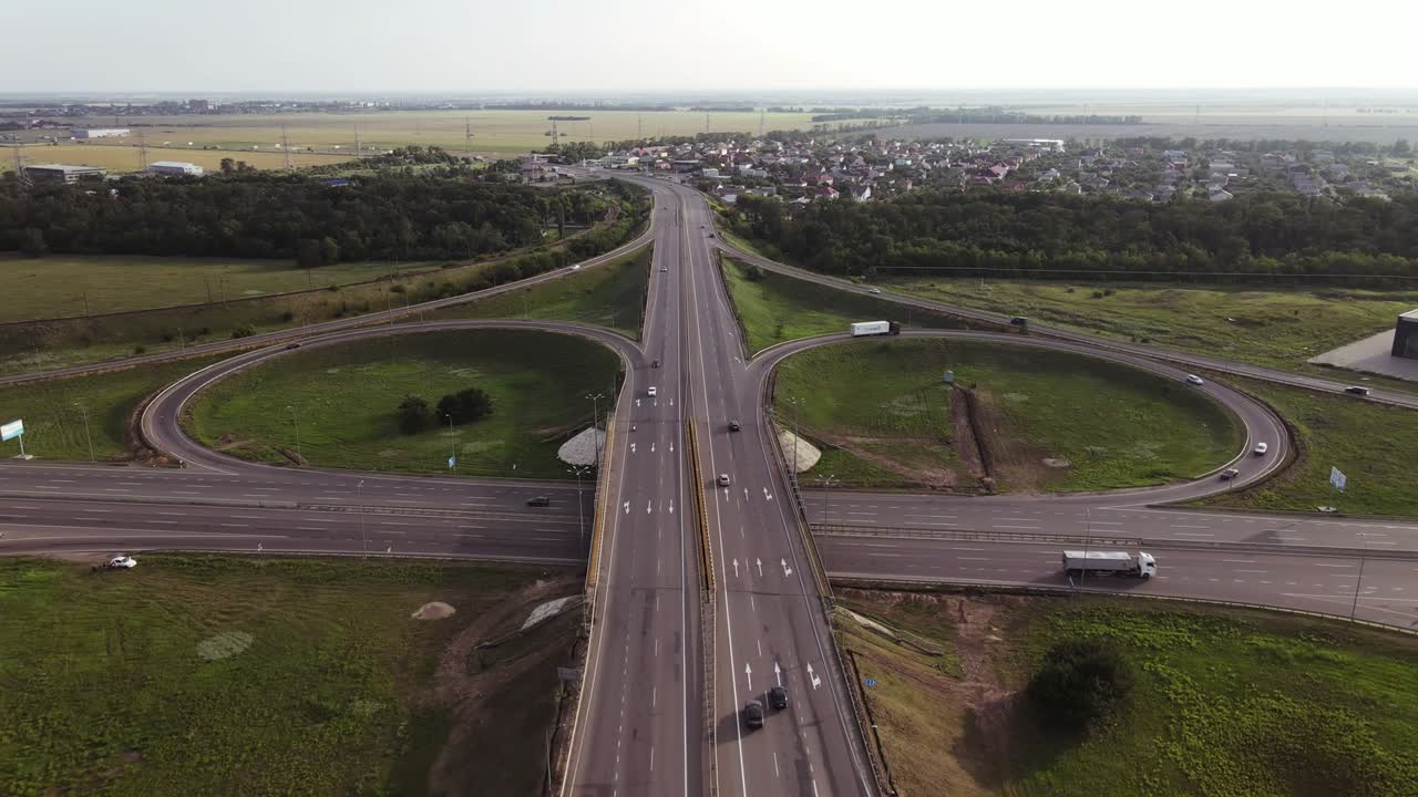 클로버 브릿지에서 화물 운송.