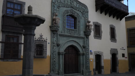 Panoramic-shot-of-the-fountain-and-the-facade-of-the-house-of-Christopher-Columbus-before-his-trip-to-America