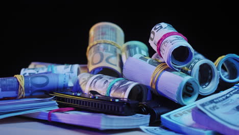 montones de dinero