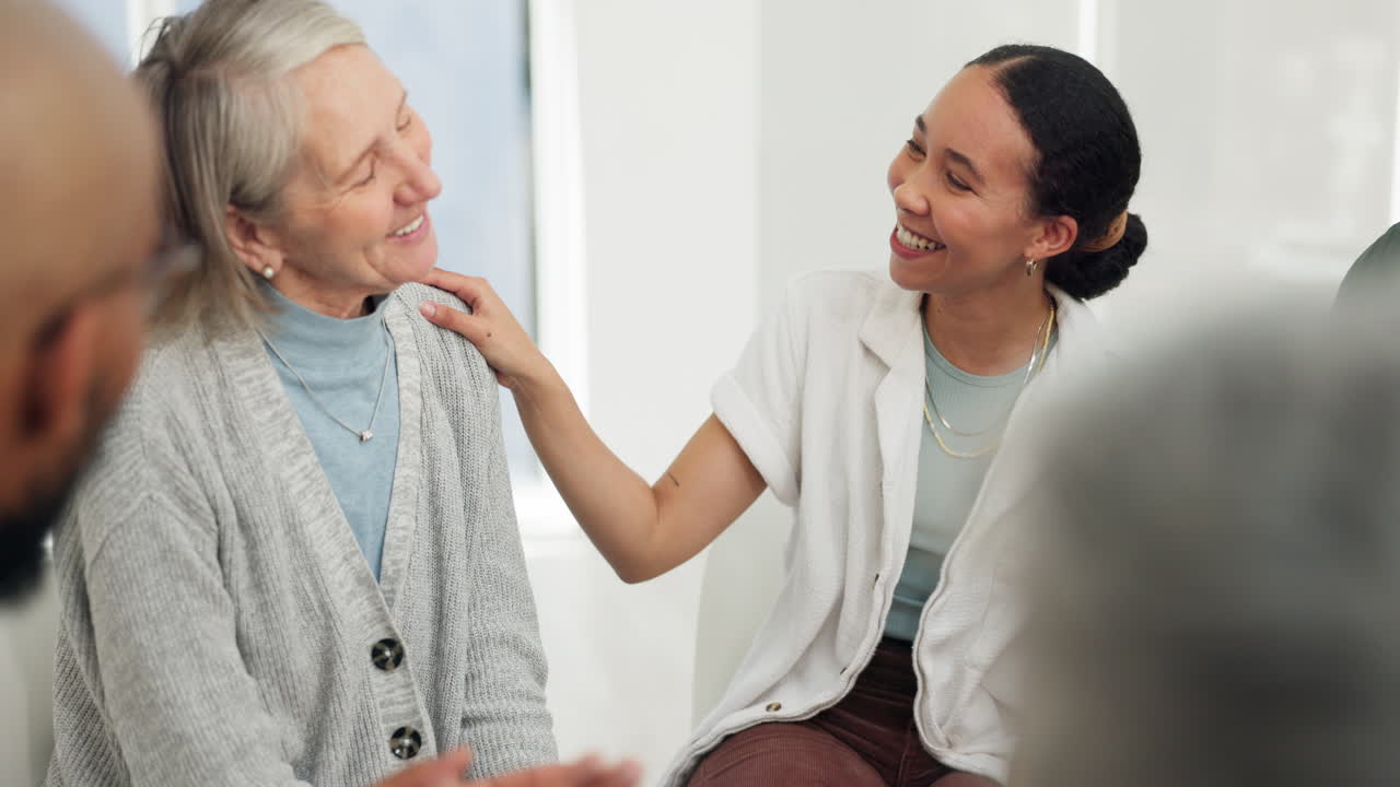 치료사, 노인 및 그룹 지원