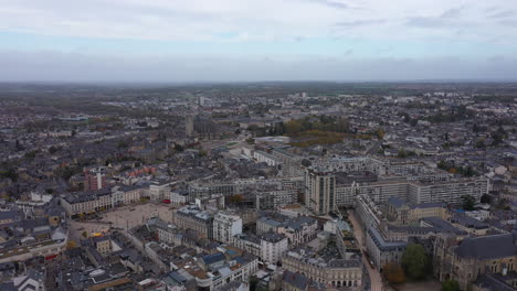 toma aérea de le mans lugar de la república capilla visitación francia sarthe