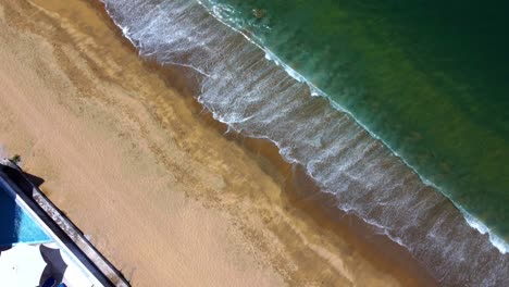 Playa-De-Manzanillo-En-Mexico.-Olas-Suaves