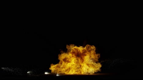 gran explosión de fuego chispas de tierra desde la parte inferior de la pantalla, fondo negro, superposición transparente con alfa mate, gran efecto de explosión video