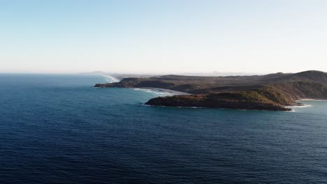 Vista-Panorámica-De-La-Costa-De-Noosa-Heads-En-Queensland,-Australia---Disparo-De-Un-Dron