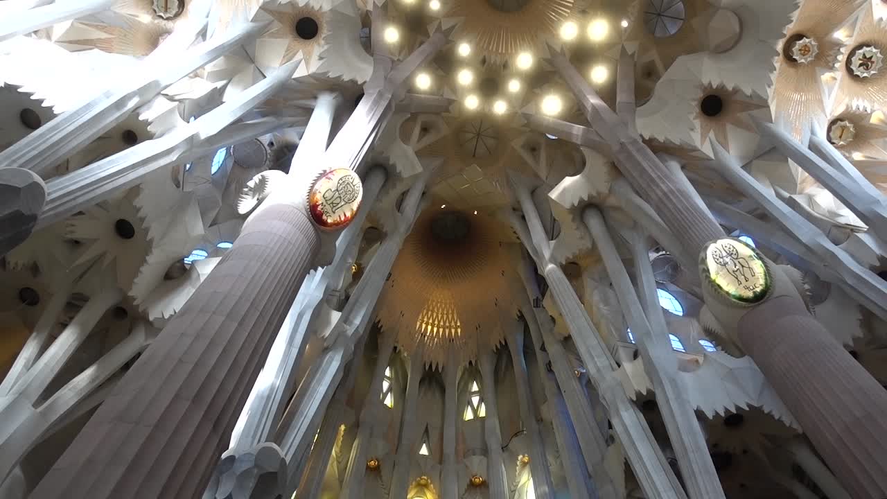 decoração da igreja da sagrada família. barcelona, espanha
