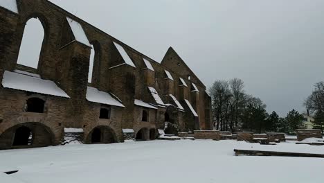 las ruinas de pirita convet en tallin, estonia