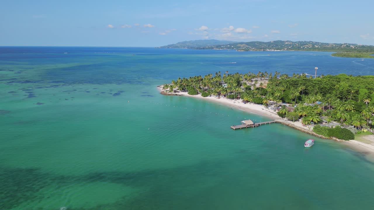 Vista aerea del Pigeon Point Heritage Park sull'isola di Tobago nei Caraibi