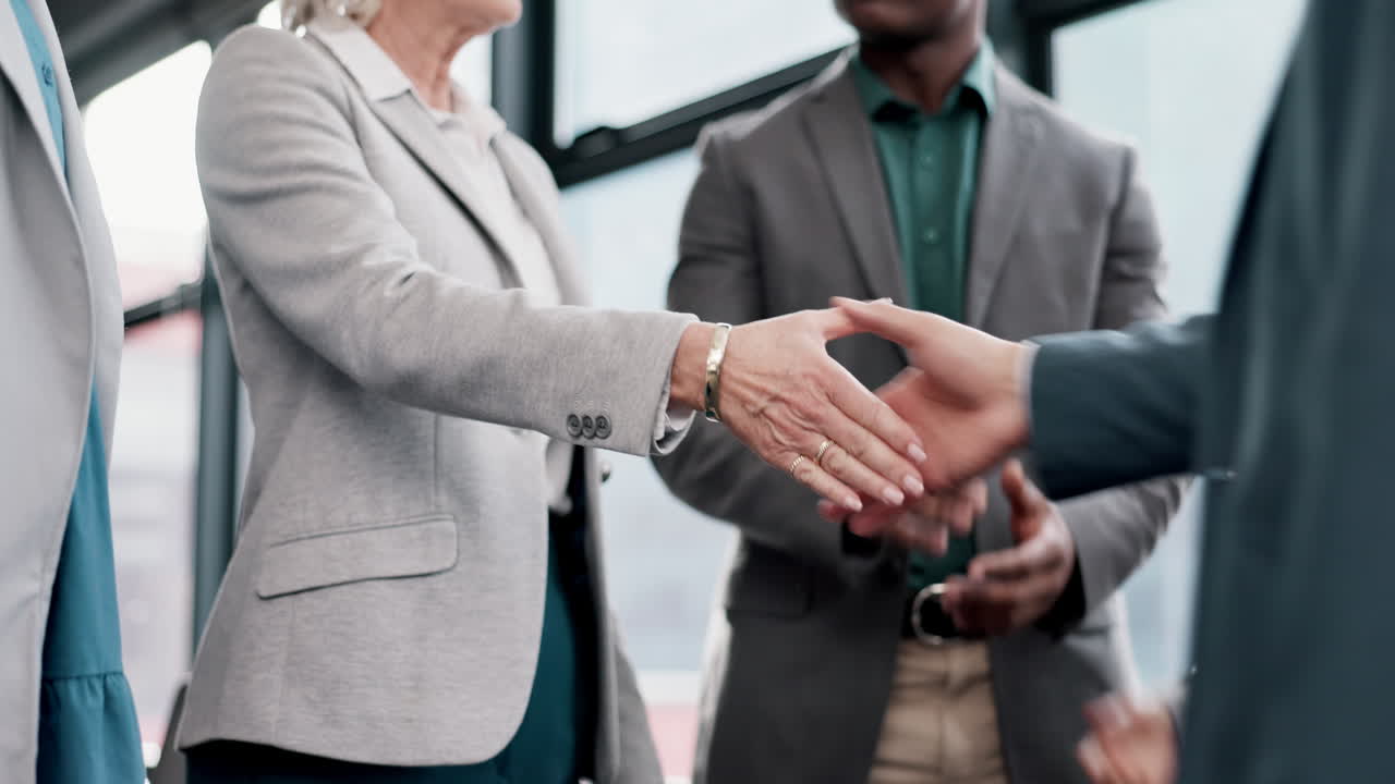 사업가들, 박수와 악수