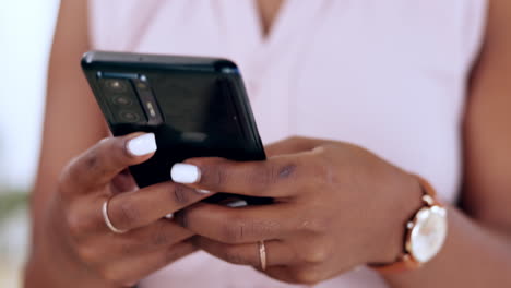 Business-woman,-hands-and-phone-typing-for-social