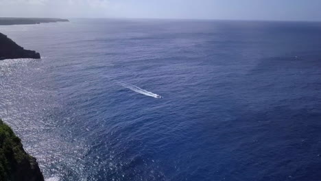 aéreo, acercándose a lancha motora