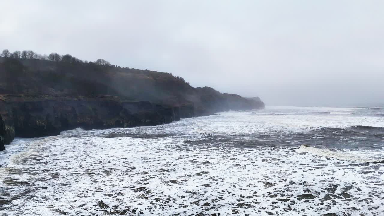 폭풍우의 겨울 장면