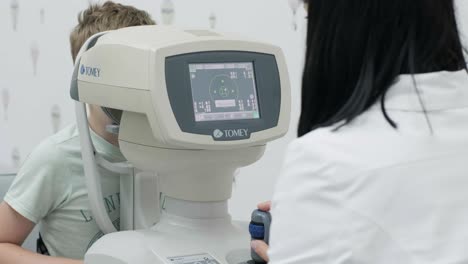 eye exam with tomoe machine on a child