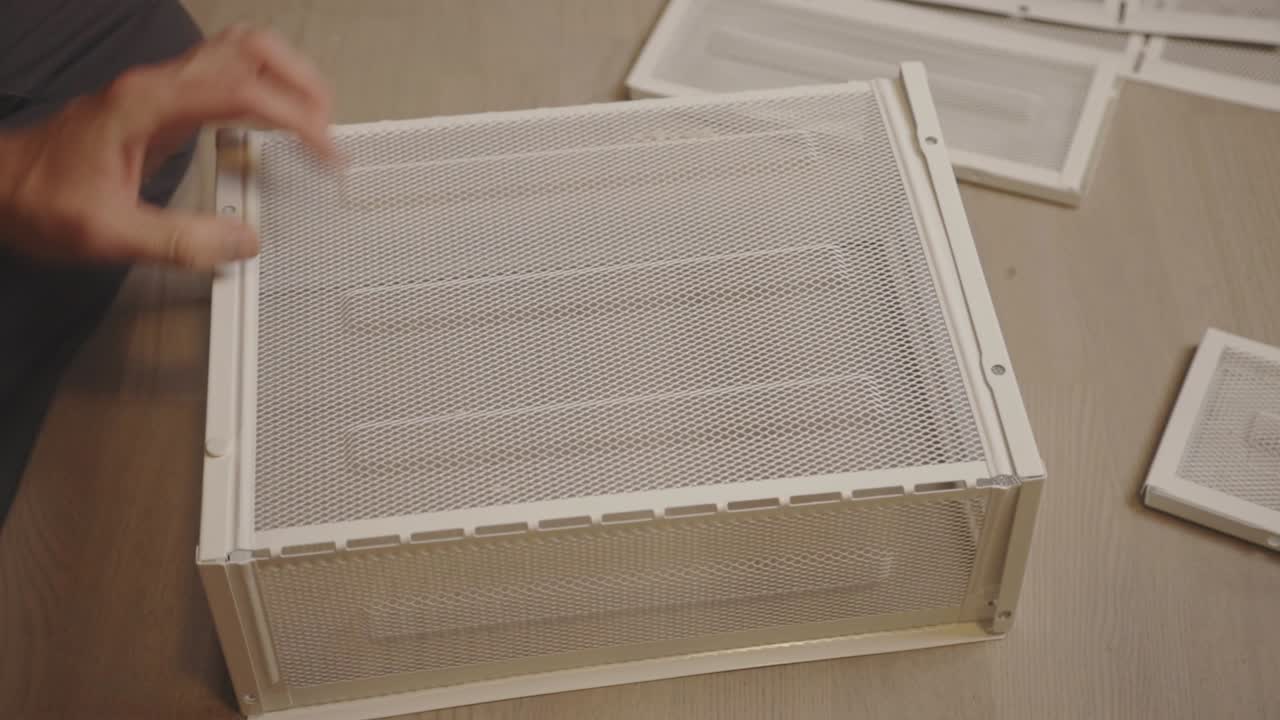 instalación de tornillos ikea 10050917 para ensamblar una unidad de cajón de cerca