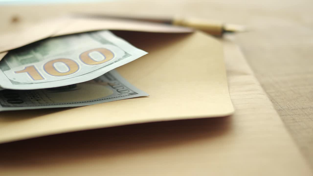 봉투에 넣은 돈