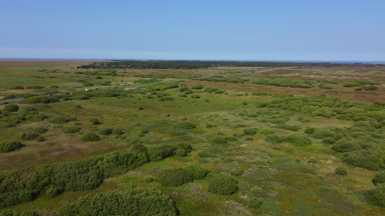 fotografía aérea sobre los pastizales de la isla de romo en dinamarca